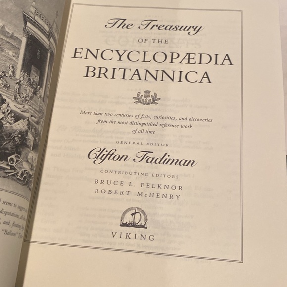 “The Treasury of the Encyclopedia Britannica,” oversized paperback - Picture 2 of 5